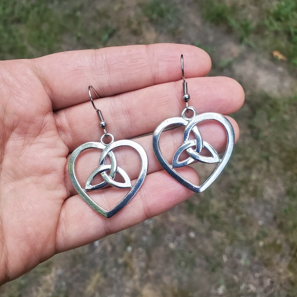 New Handmade Silver Celtic Heart Triquetra Earrings - Picture 12 of 12